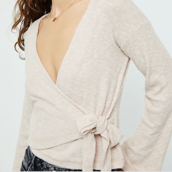 Billabong Sweaters - 💕Billabong wrap knit sweater top . Large
